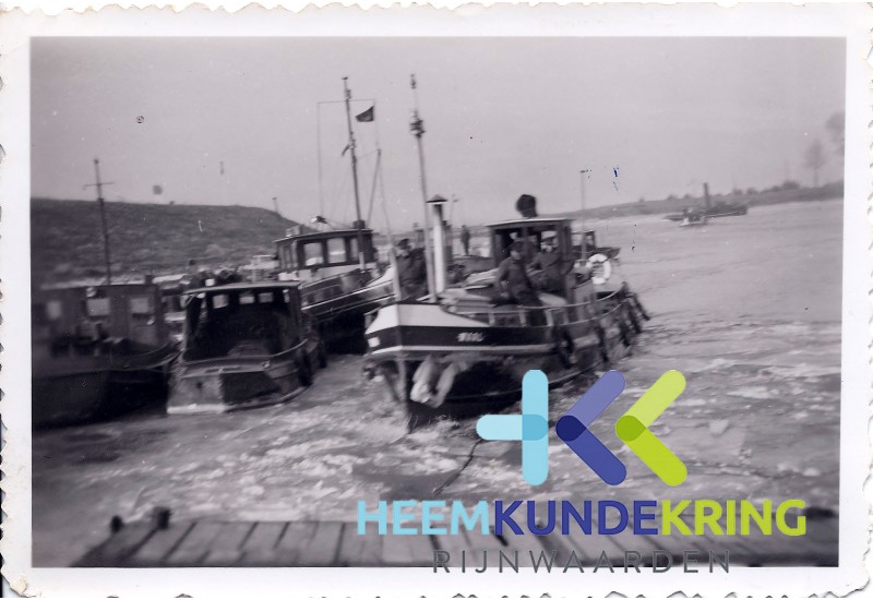 Douane Tolkamer Boot ``Waal`` Winter Coll. HKR geschonken door H.vd Laag (2)